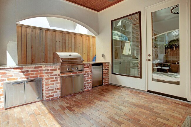 Photo - 215 Malone St