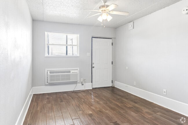 3BR, 2BA - 1,100SF - Living Room
