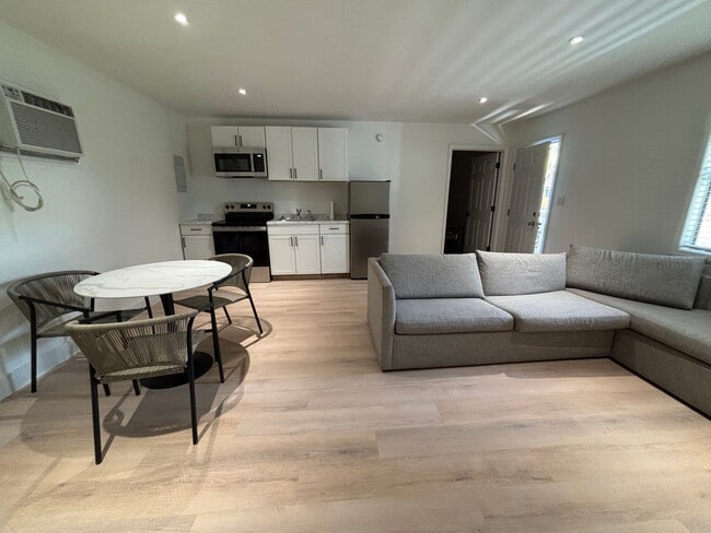 Photo - 1 Bedroom Available now! Unidad #19