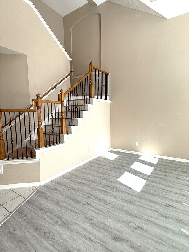 Photo - 3305 Knollcrest Ln