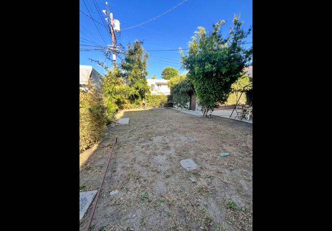 1452 S Sherbourne Dr Unidad Lower Duplex
