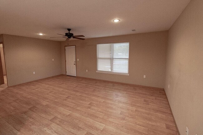 Photo - 1546 Florence Dr