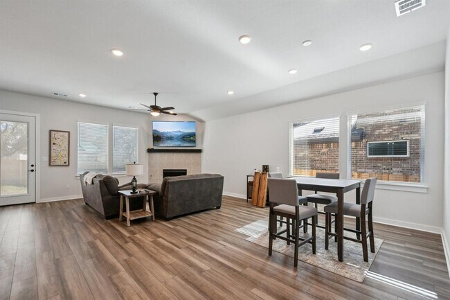 Photo - 292 Big Banyan Dr