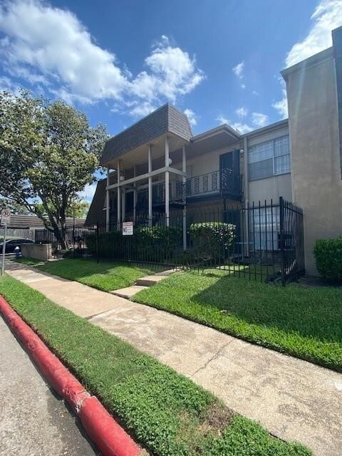 Building Photo - 5550 N Braeswood Blvd Unit 164 Rental