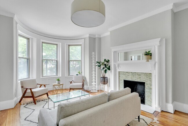 Building Photo - 1485 Beacon St Unit 2