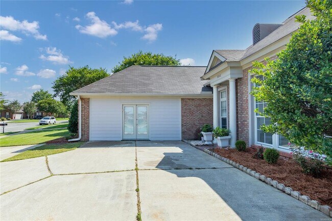 Photo - 9300 Greythorne Way