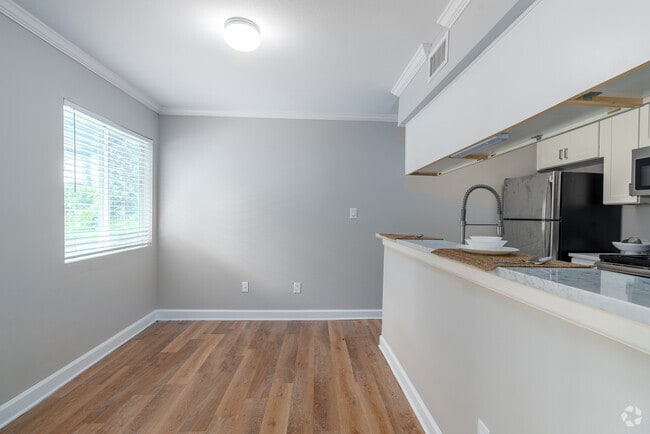 1 HAB, 1 BA - 700 ft² - Lakeside Villas