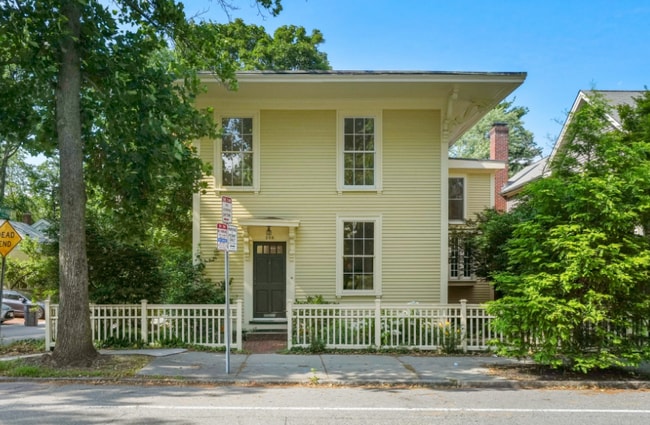 Photo - 259 Mount Auburn St House