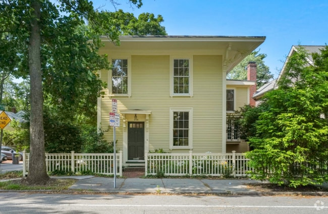 Building Photo - 259 Mount Auburn St Rental