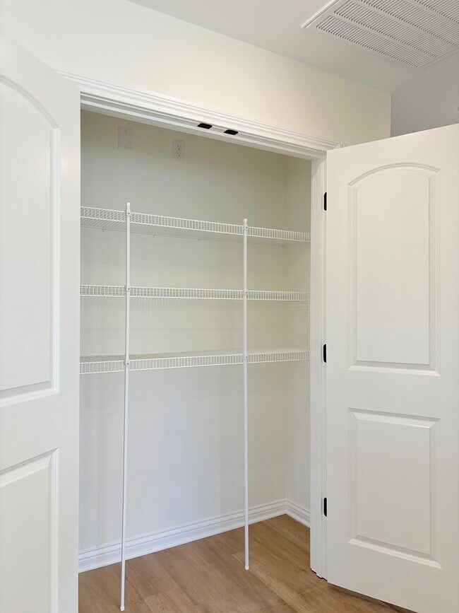 Photo - 1307 Helmsdale Ave