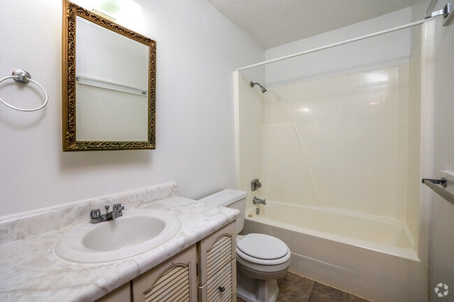 2BR, 1BR - 995 SF