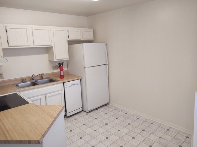 Photo - 1646 Post Rd Unit #1