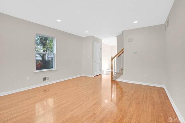 Photo - 519 Carmine Ave