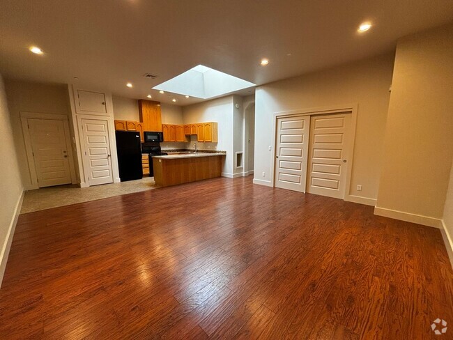 Building Photo - 211 W 1st Ave Unit #203 Rental