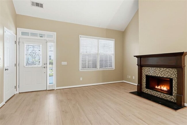 Photo - 726 Gardenside Cir SE