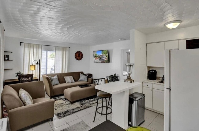 Photo - 820 NE 16th Ave Unidad 8