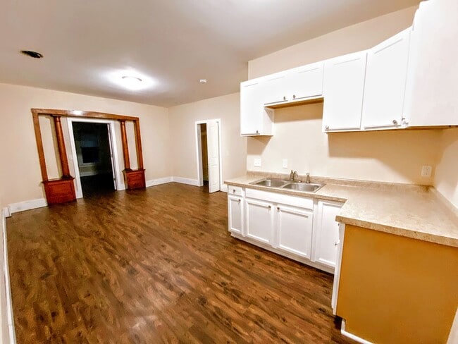 Building Photo - 730 Brown St Unit 730 Brown Street 3