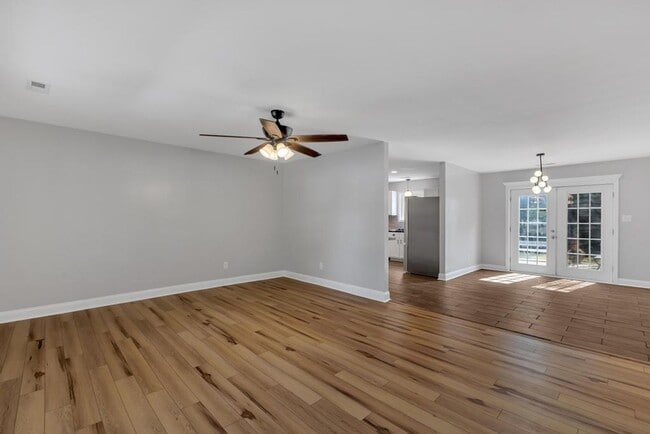 Photo - Large Ranch Home with 3BR/ 2 Bath with an Extra Bonus Room!