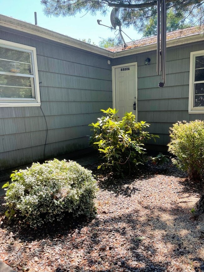 Photo - Quiet and Cozy Two Bed in SW Portland 5 plex~ Open Floor Plan~ Great Shared Outdoor Space~ Off St... Unit 8880A