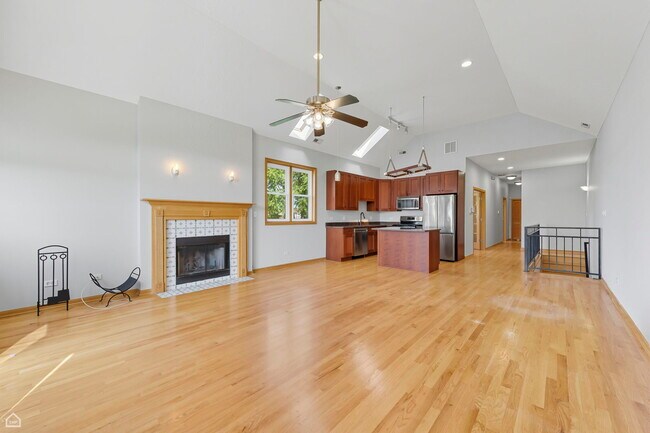 Photo - 119 N Mozart St