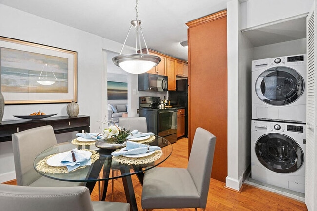 Photo - Lerner University Square