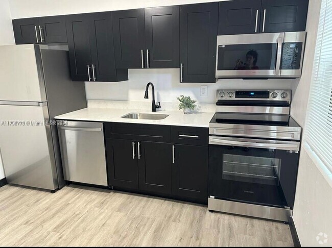 Building Photo - 725 NW 1st Ct Unit 2 Rental