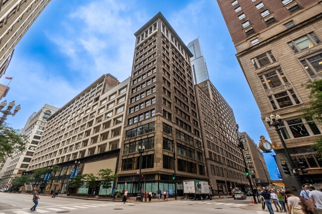 Building Photo - 6 E Monroe St Unit 1503