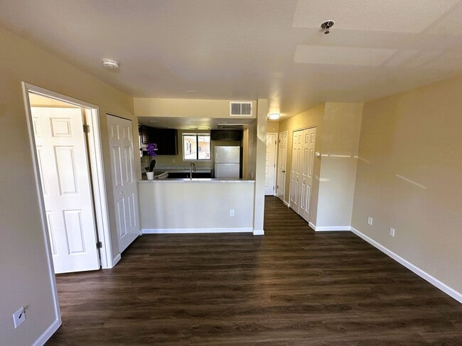 Building Photo - Lovely One Bedroom Condo in Novato