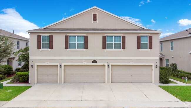 Building Photo - Spacious 3-Bdrm Townhome in Orlando's Gate...