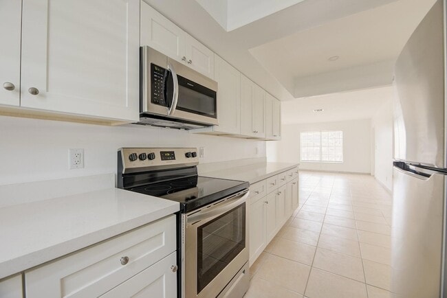Building Photo - 1017 NW 30th Ct Unit 1