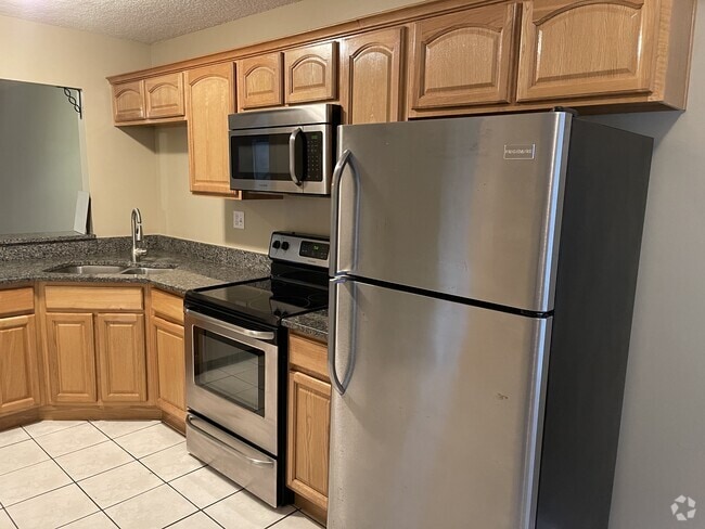 Building Photo - 7701 Baymeadows Cir W Rental