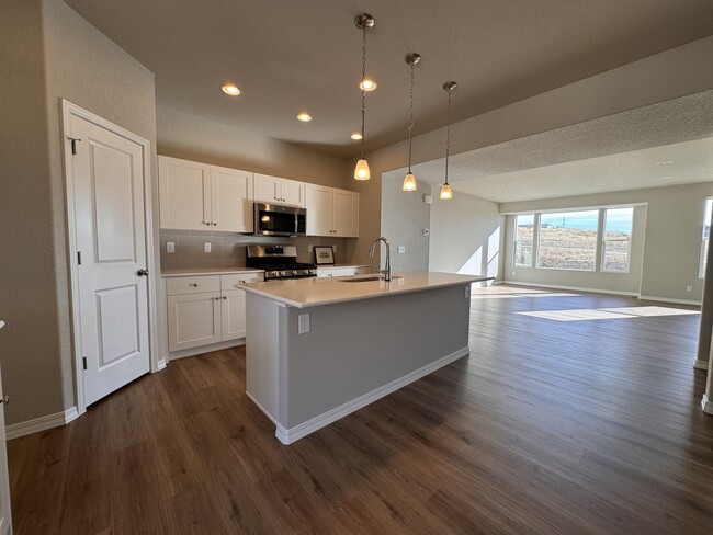 Bright sunlight at living room - 7738 Bone Creek Pt Casa