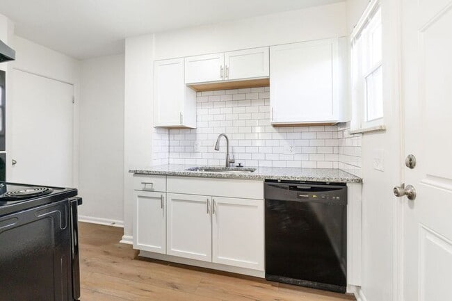 Photo - 4040 Halsey Pl