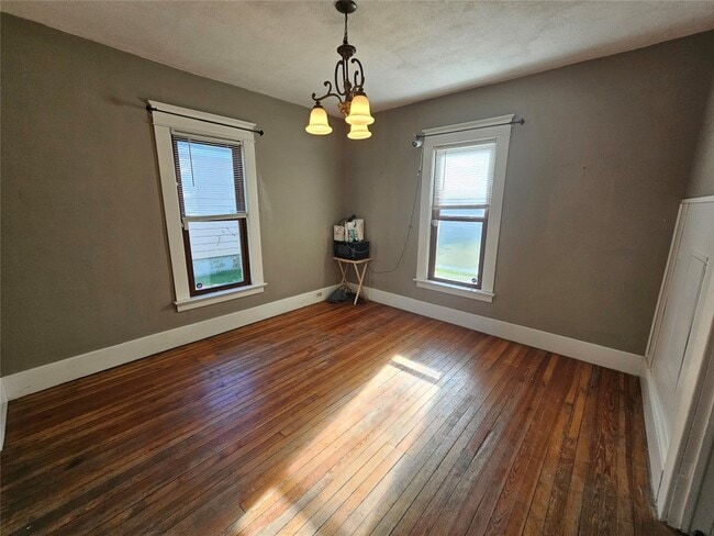 Photo - 406 Cascade St