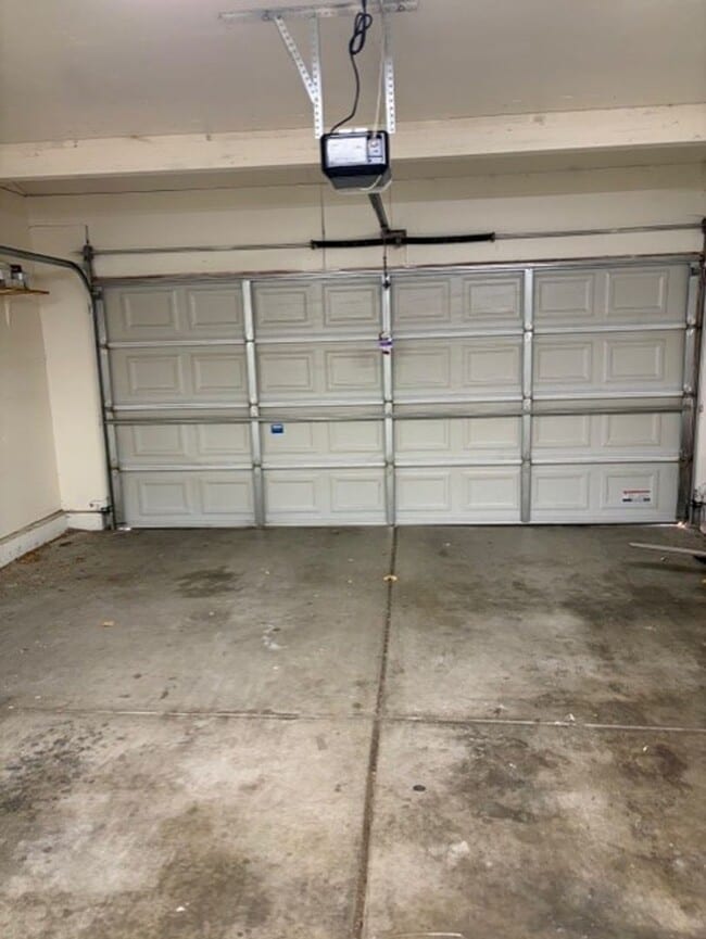 Photo - 3 Bed, 2.5 bath home in Carson City, Available 11/11