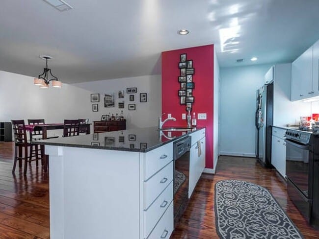 Photo - Charming, modern, 3 Bedroom Townhome in Ho...