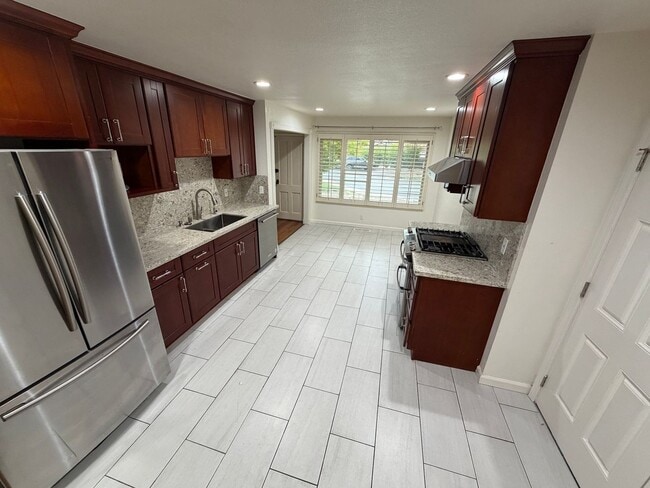 Photo - $4500 -- BEAUTIFUL 4BED HOME IN MISSION VA...
