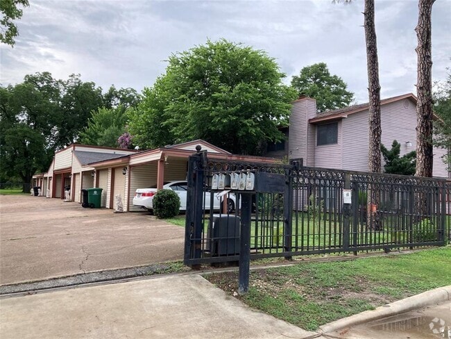 Building Photo - 1839 Sherwood Forest St Rental