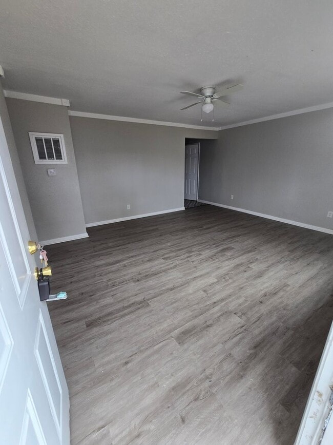 Photo - LIMITED TIME**NO APPLICATION FEE**1/2 OFF DEPOSIT**