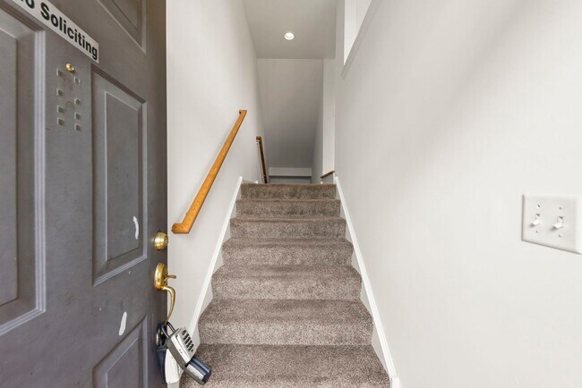 3429 Bradbury Cir