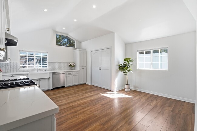 Building Photo - 6120 Case Ave