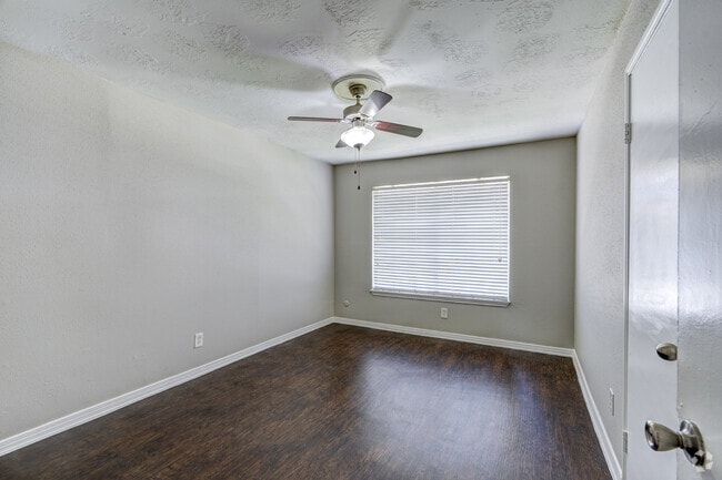 3BR, 2BA - 1,300SF - Bedroom