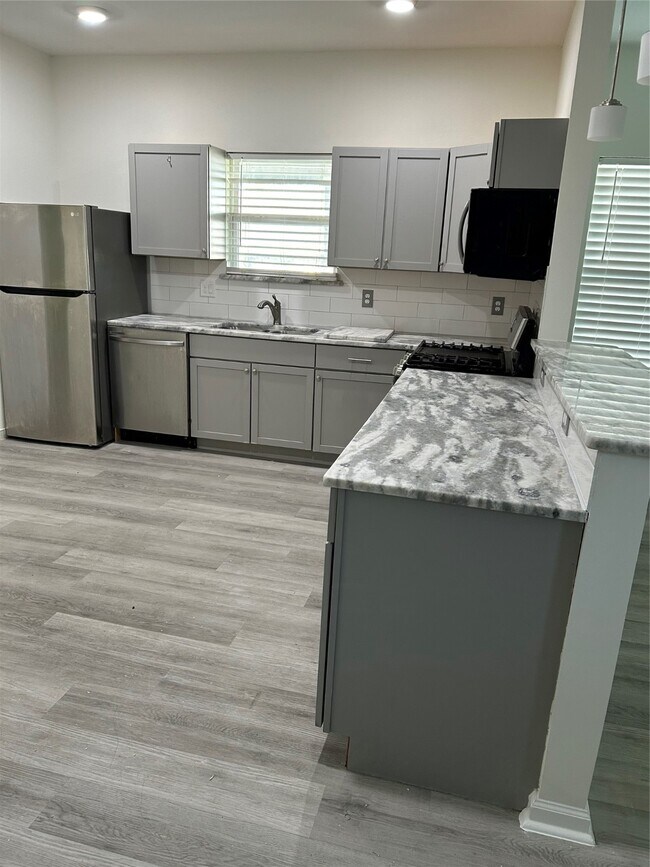 Photo - 10906 Southview St