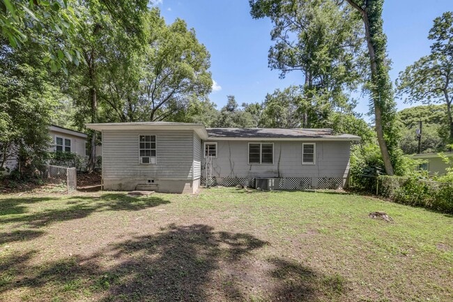 Photo - 4 bed 2 bath house, Walk to Stadium!! Available July 2026