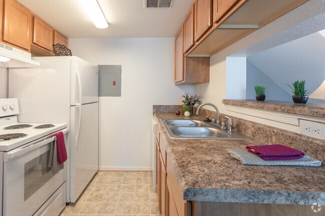 1BR,1BA,-720SF Townhome