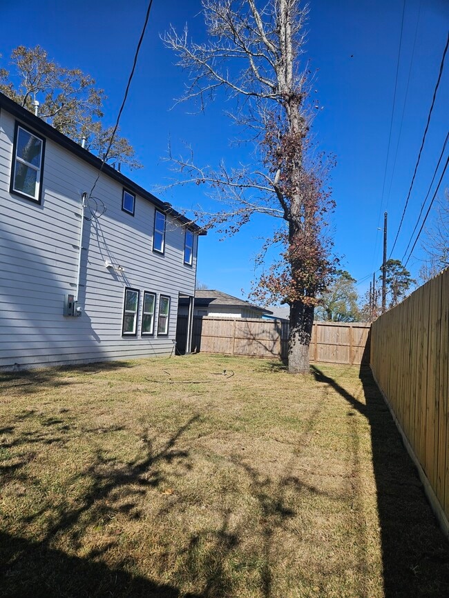 Photo - 107 Booker St
