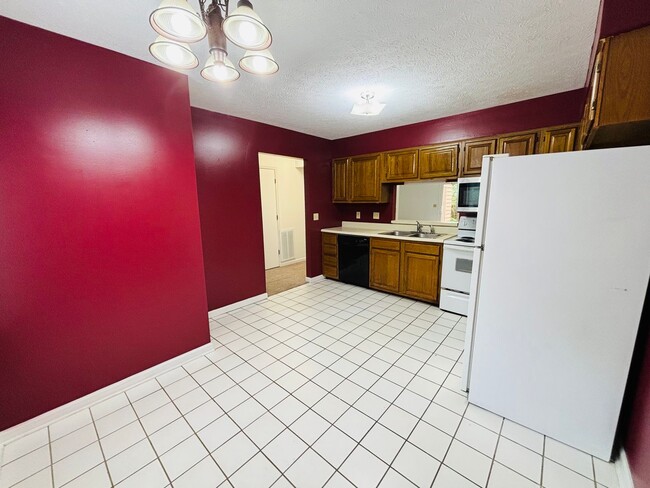 Photo - 931 Lora Ln