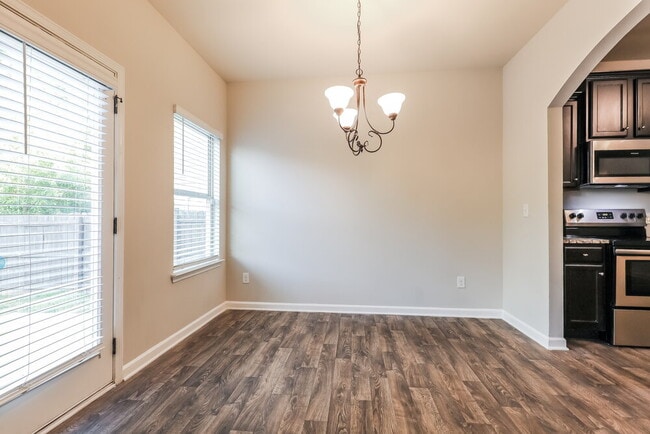 Photo - 285 Magnaview Dr