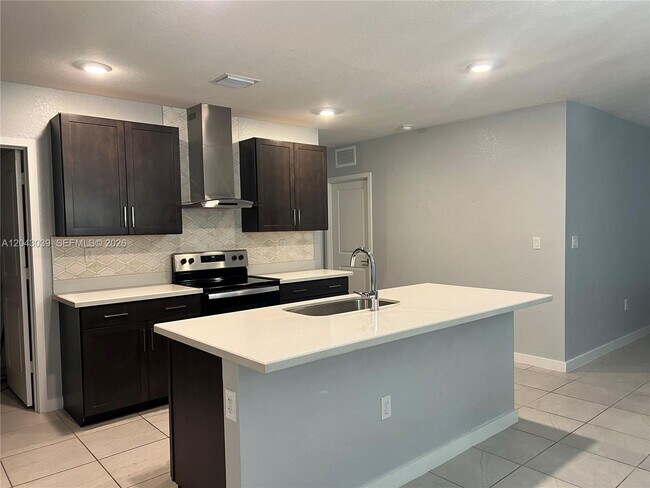Photo - 421 NE 6th Ct