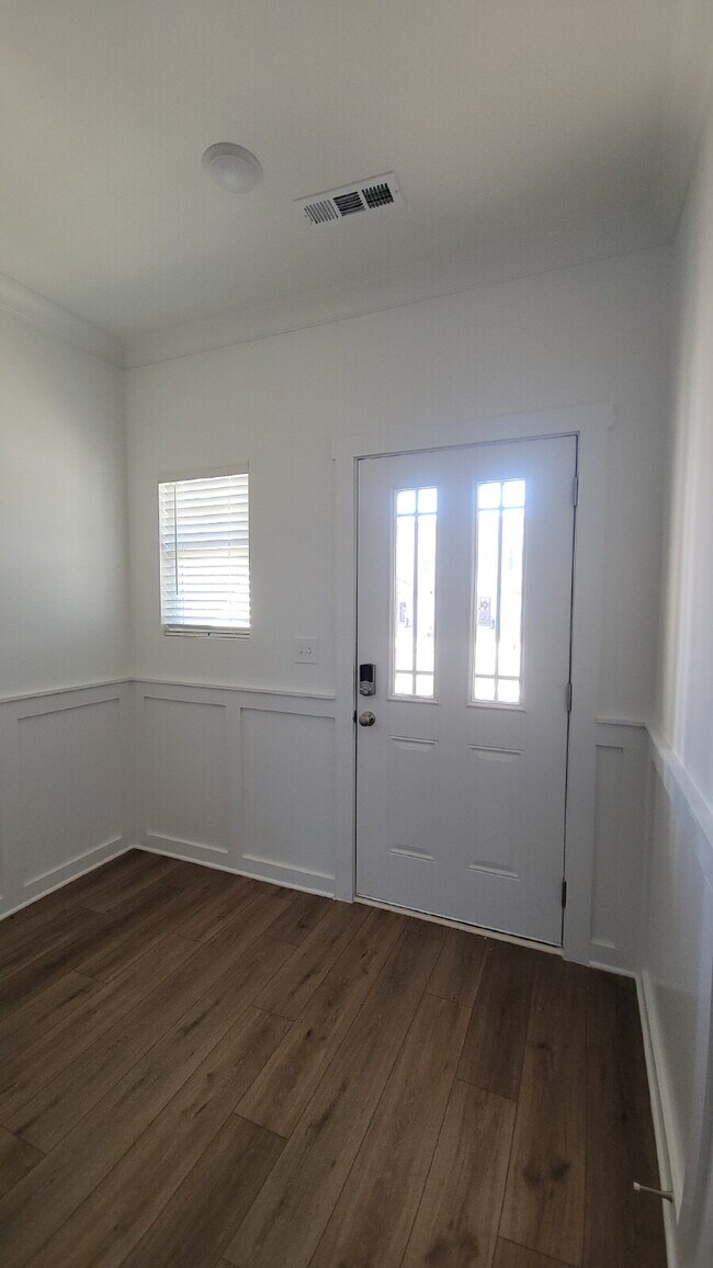 Photo - One fee month with 18-month lease!!! "Charming 3-Bed Oasis with Granite Elegance on Discovery Poi...